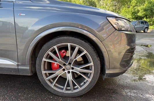 Накладки суппортов Audi Q7 стиль RS