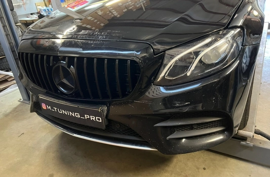 Решетка Mercedes E W213 стиль GT Black