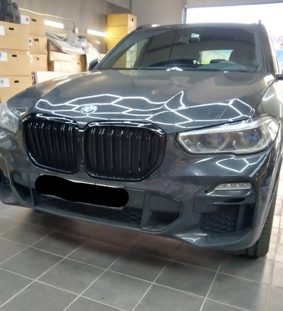 Установка Решетки BMW X5 G05 фото ПОСЛЕ