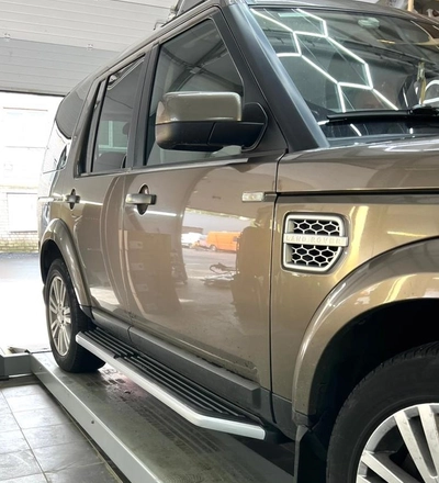 Установка Порогов Land Rover Discovery 4 Серые фото ПОСЛЕ