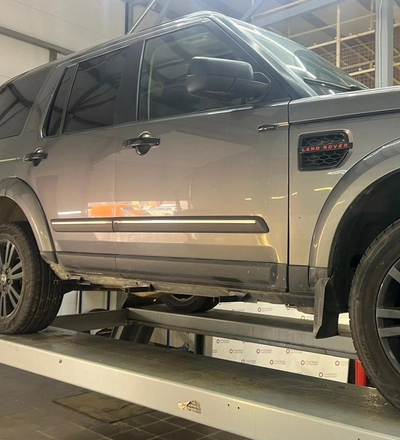 Установка Порогов Land Rover Discovery 4 Черные фото ДО