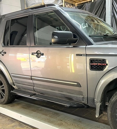 Установка Порогов Land Rover Discovery 4 Черные фото ПОСЛЕ